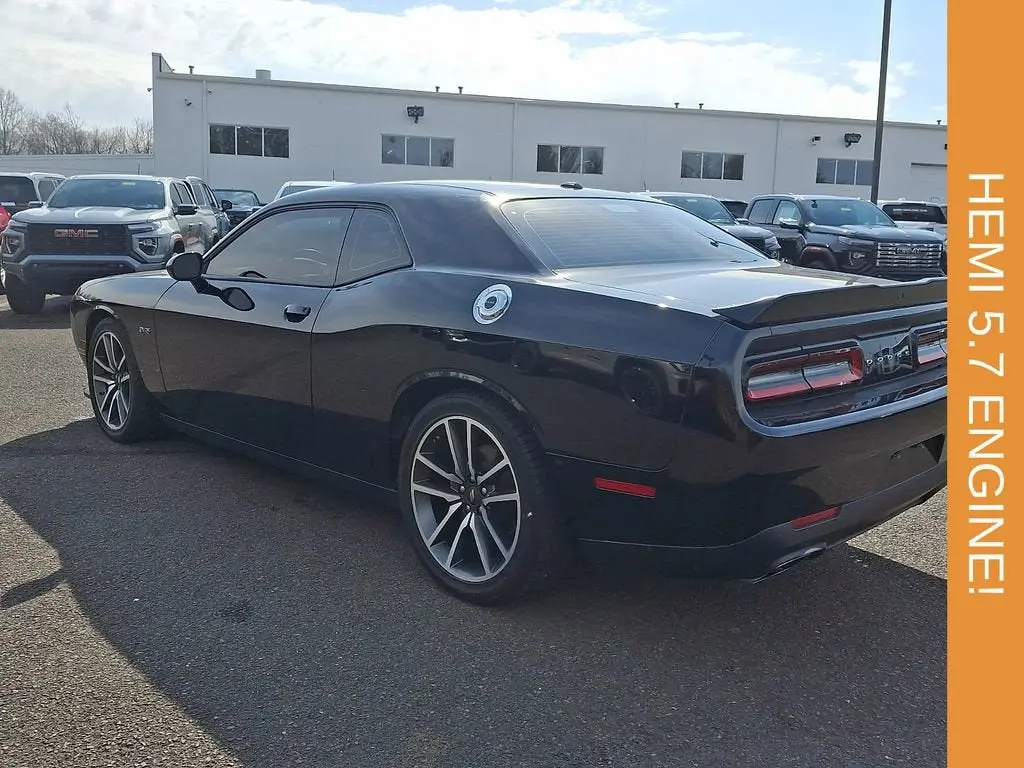 2023 Dodge Challenger R/T photo 4