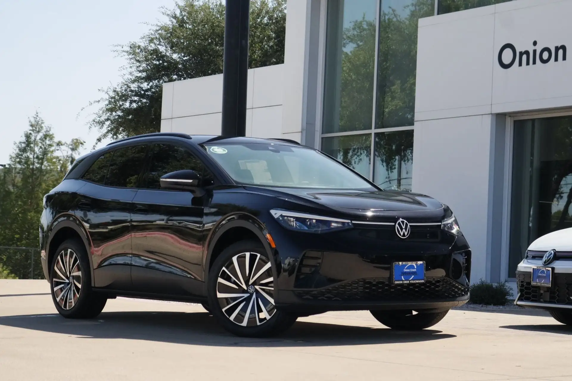 2025 Volkswagen ID.4 Pro 4Motion photo 1