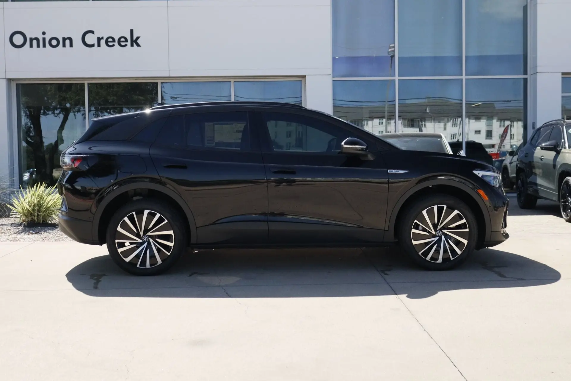 2025 Volkswagen ID.4 Pro 4Motion photo 5
