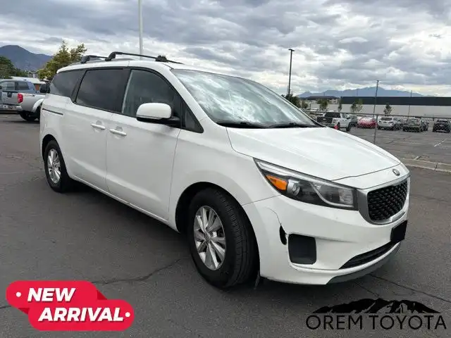 2016 Kia Sedona LX's photo
