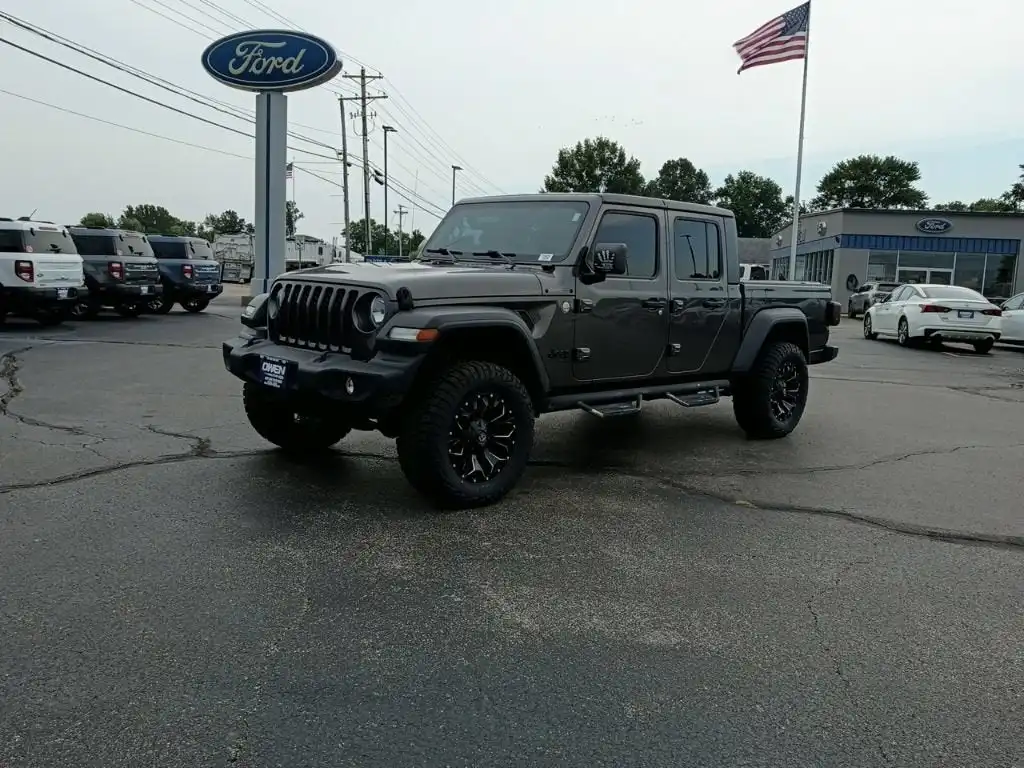 2020 Jeep Gladiator Sport S's photo