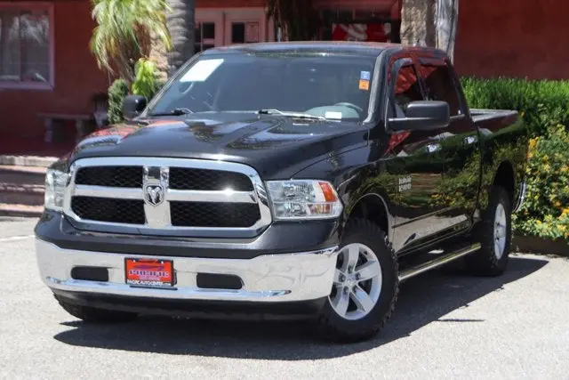 2018 RAM 1500 SLT 4x4 Crew Cab 5'7 photo 4