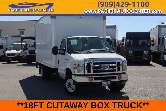 2015 Ford E-Series DRW E-450 Super Duty 176 in WB's photo