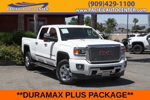 2015 GMC Sierra 4WD Crew Cab Short Box's photo