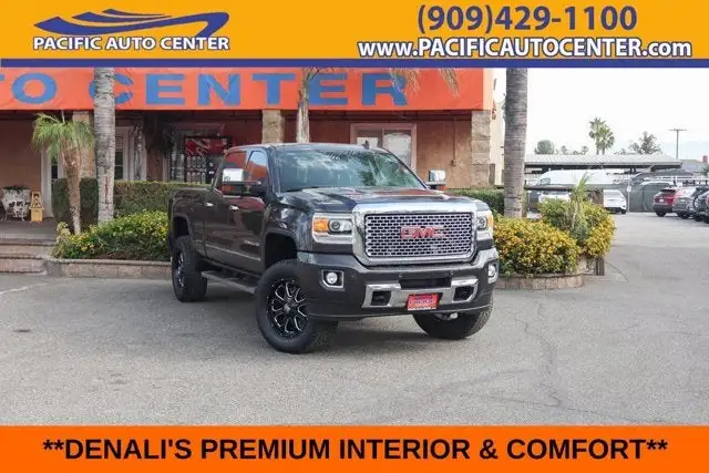 2016 GMC Sierra 4WD Crew Cab Standard Box Denali's photo