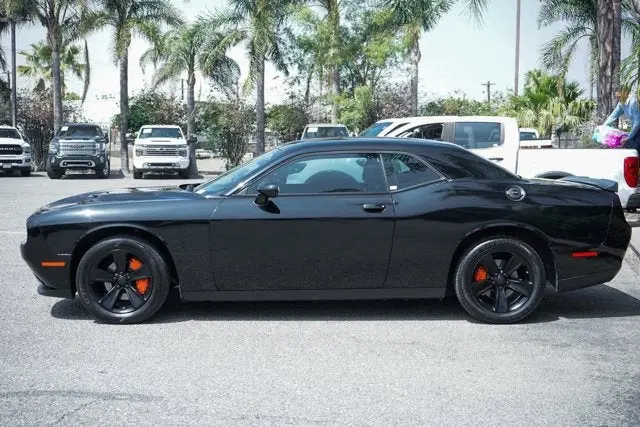 2023 Dodge Challenger SXT Auto photo 5