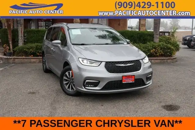 2021 Chrysler Pacifica Touring L's photo