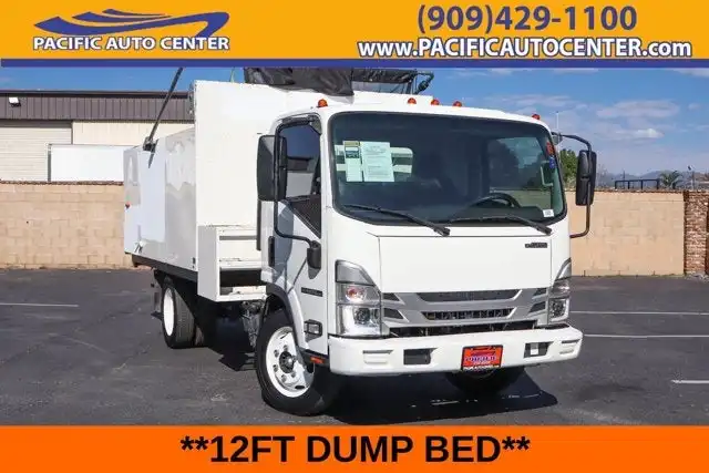 2023 Isuzu NPR-HD's photo