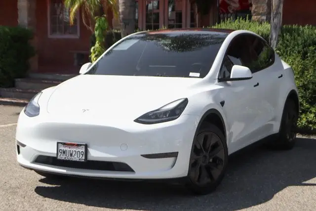 2024 Tesla Model Y Long Range Rear Wheel Drive photo 4
