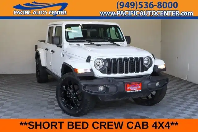 2025 Jeep Gladiator Nighthawk Auto's photo
