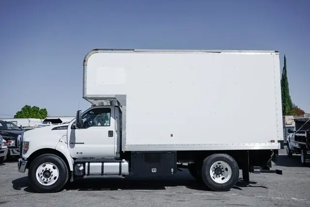 2016 Ford F-650 Base SD photo 5