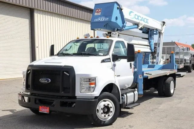 2019 Ford F-650 Base SD photo 3