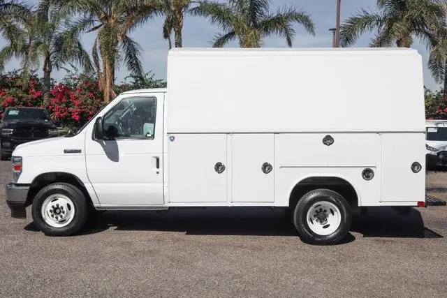 2024 Ford E-Series SRW E-350 Super Duty 138 in WB photo 5
