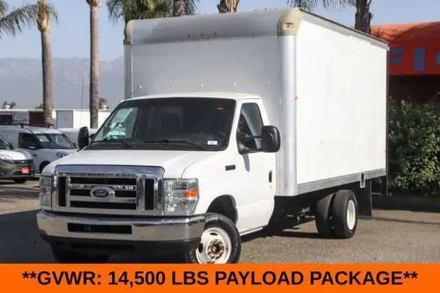 2016 Ford E-Series DRW E-450 Super Duty 176 in WB photo 4