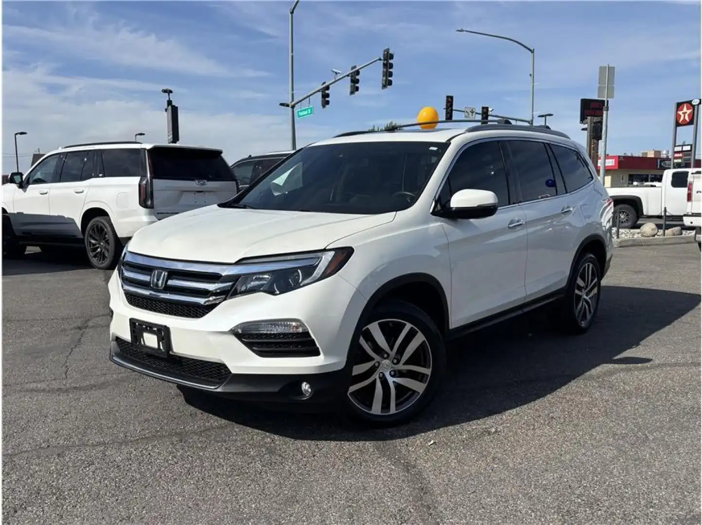 2017 Honda Pilot 4WD Elite's photo