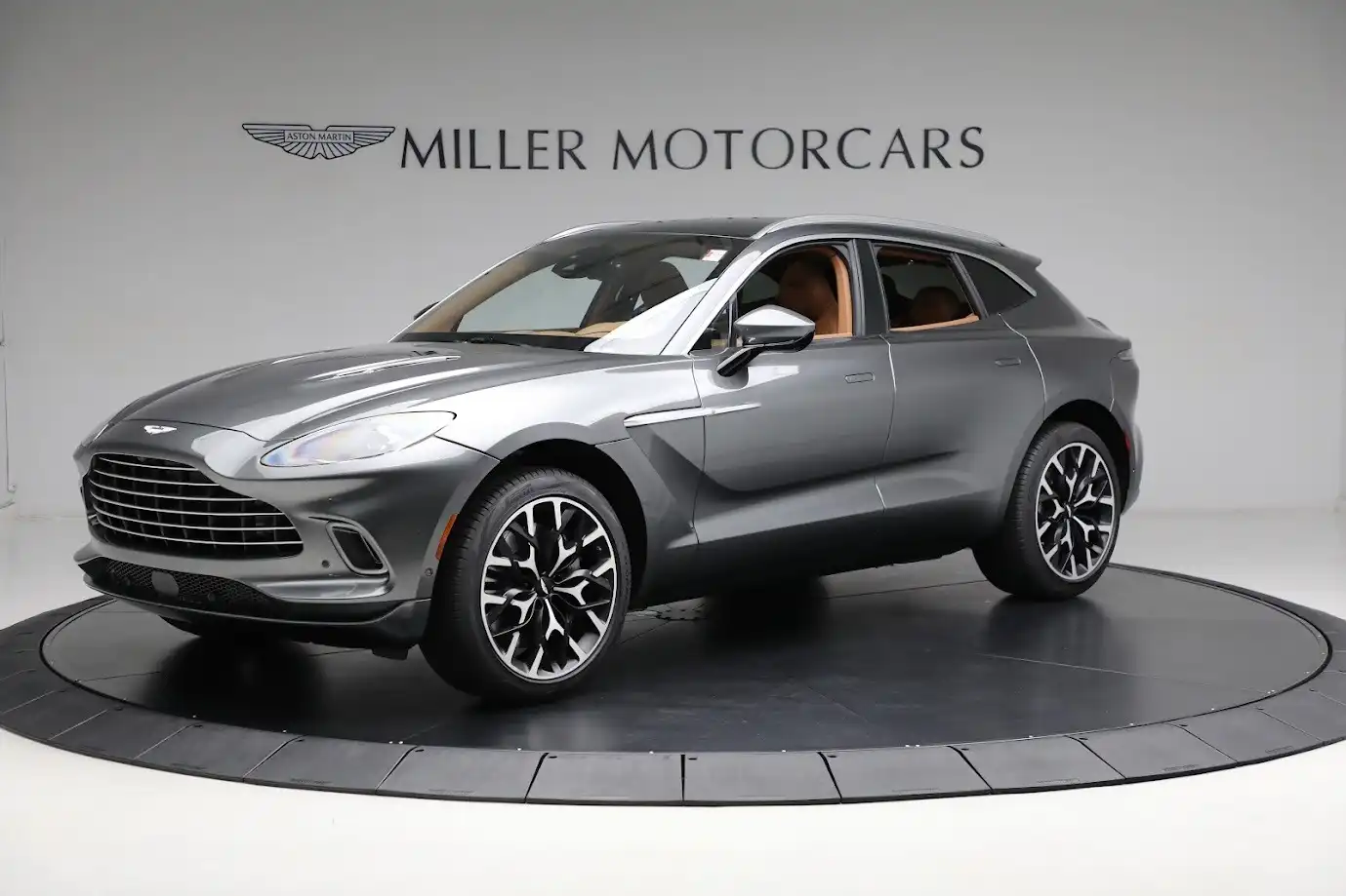 2024 Aston Martin DBX 4.0 V8 AWD's photo