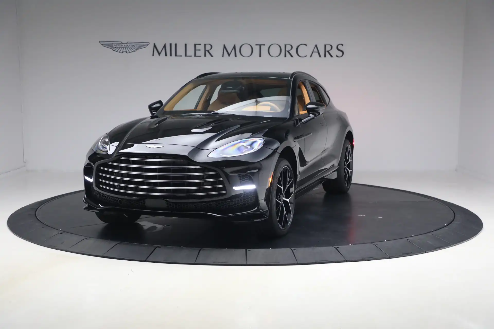 2026 Aston Martin DBX 4.0 V8 707 AWD's photo