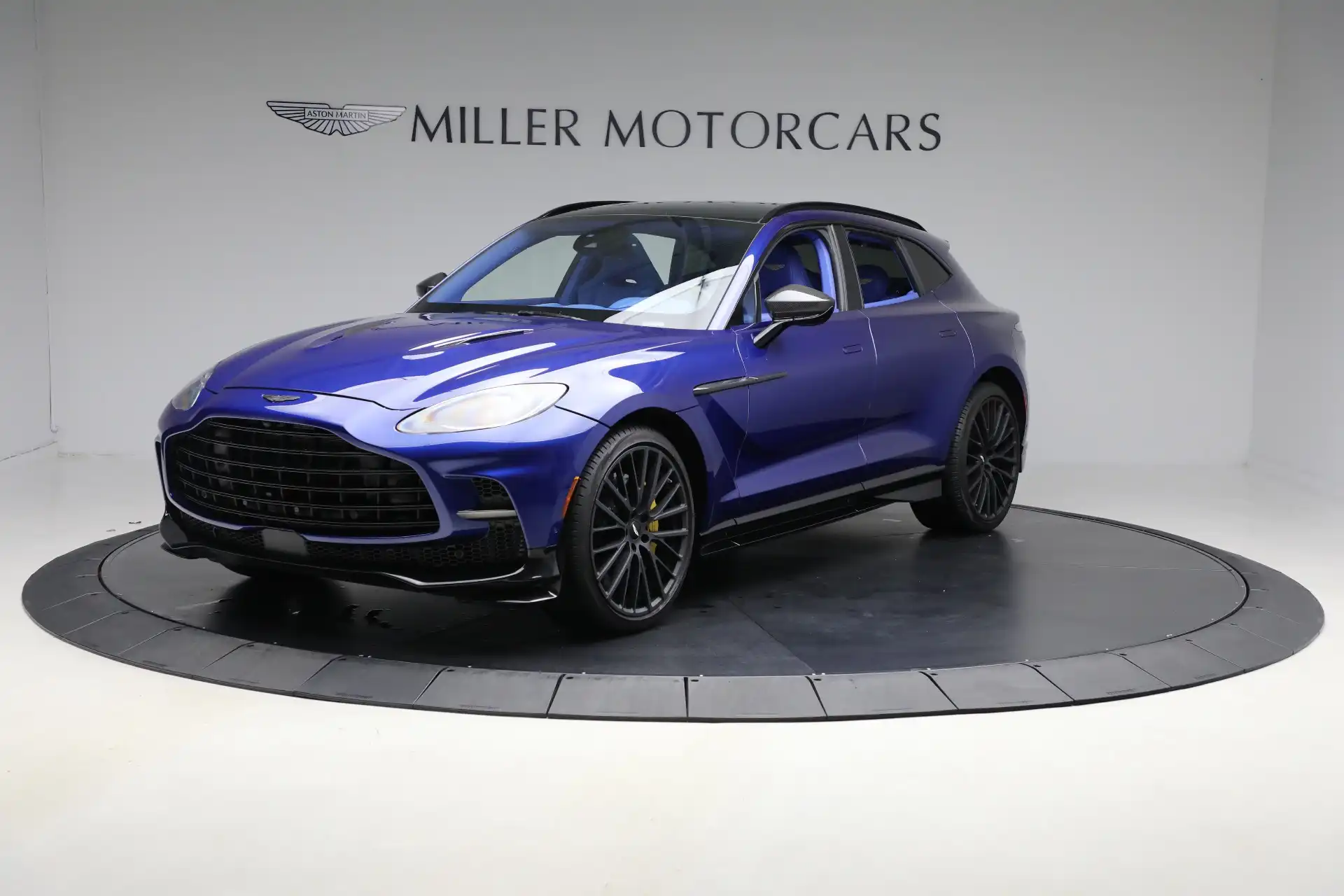2024 Aston Martin DBX 4.0 V8 707 AWD's photo