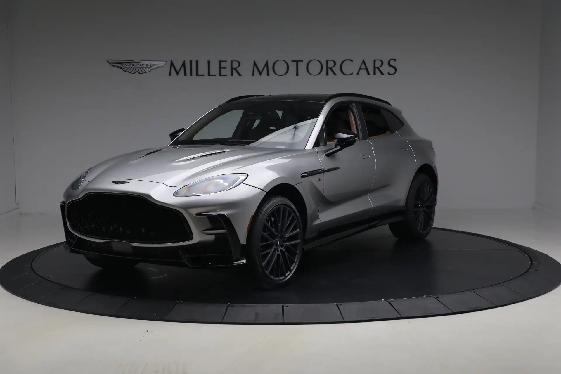 2026 Aston Martin DBX 4.0 V8 S AWD's photo