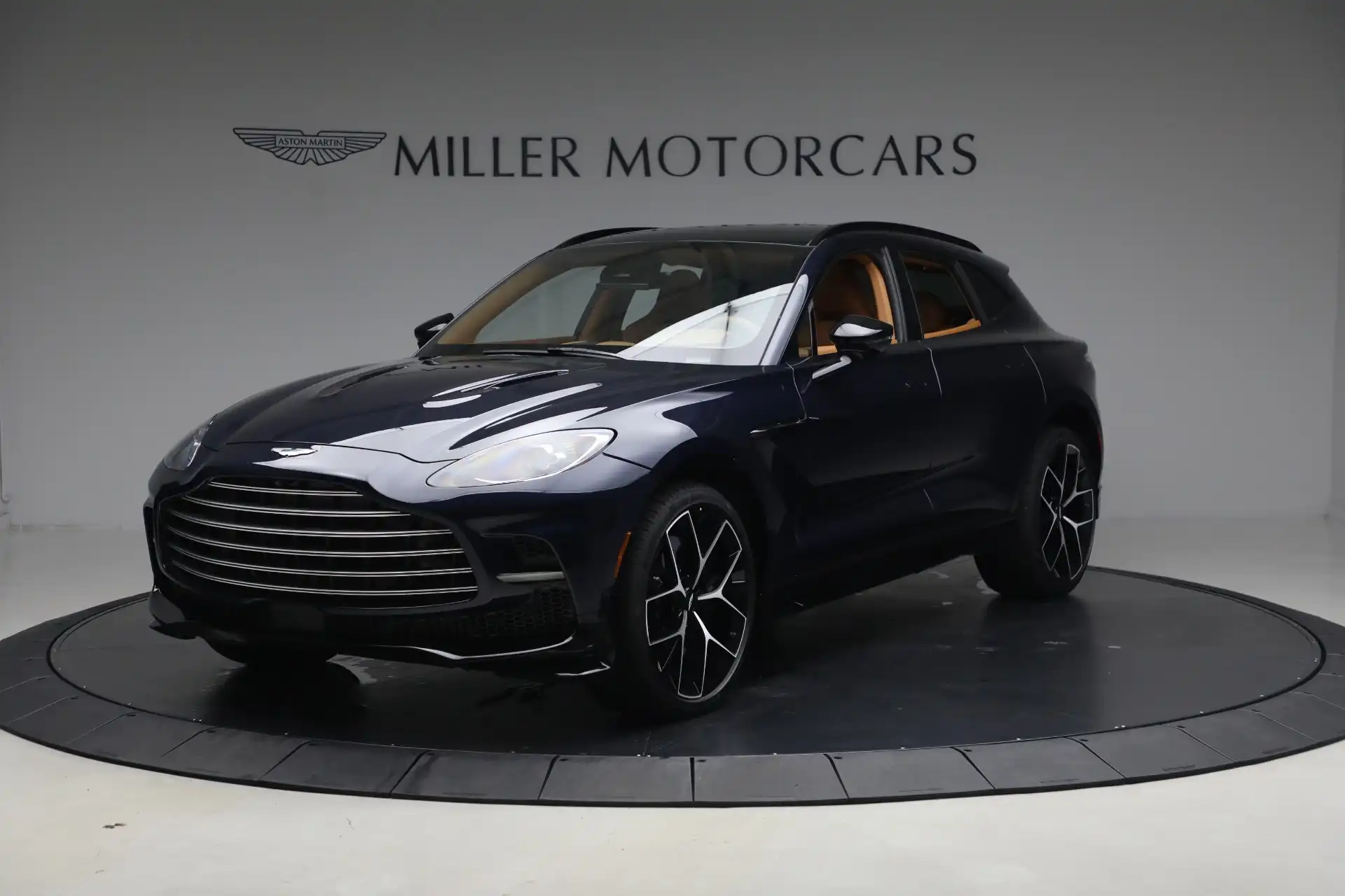 2026 Aston Martin DBX 4.0 V8 707 AWD's photo