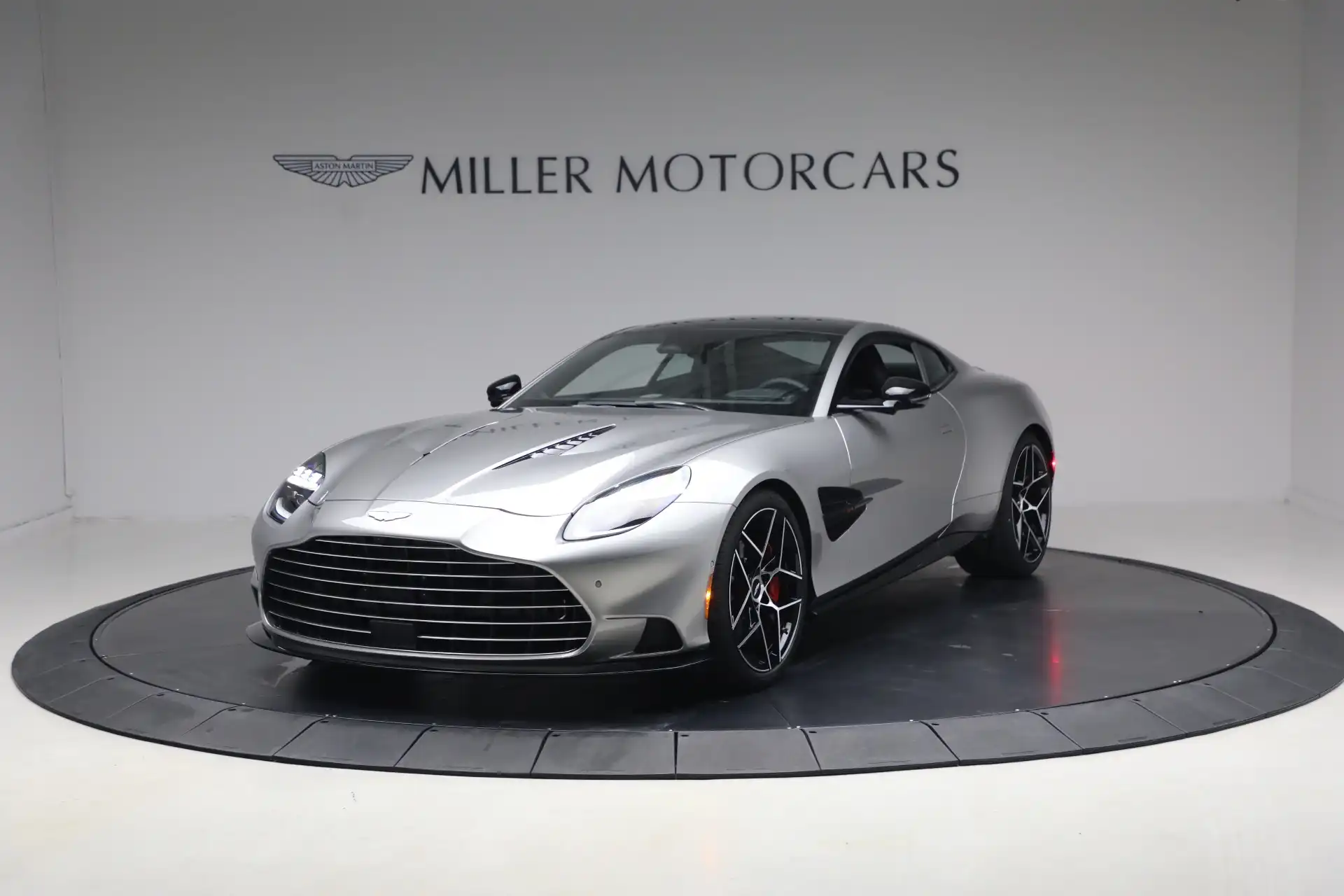2026 Aston Martin Vanquish Coupe's photo
