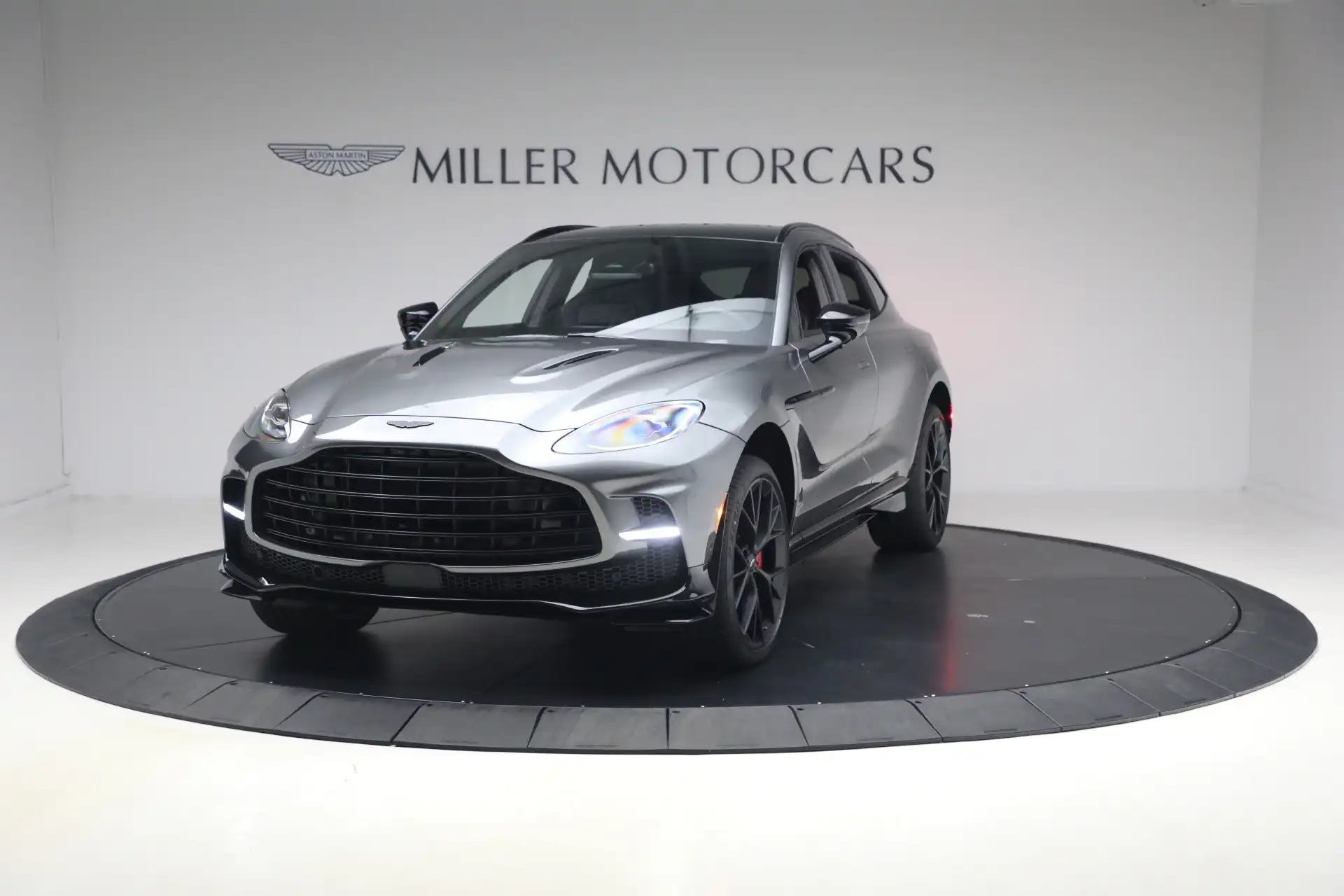 2026 Aston Martin DBX 4.0 V8 707 AWD's photo