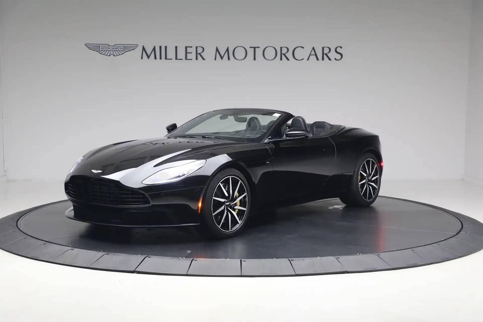 2020 Aston Martin DB11 V8 Volante's photo