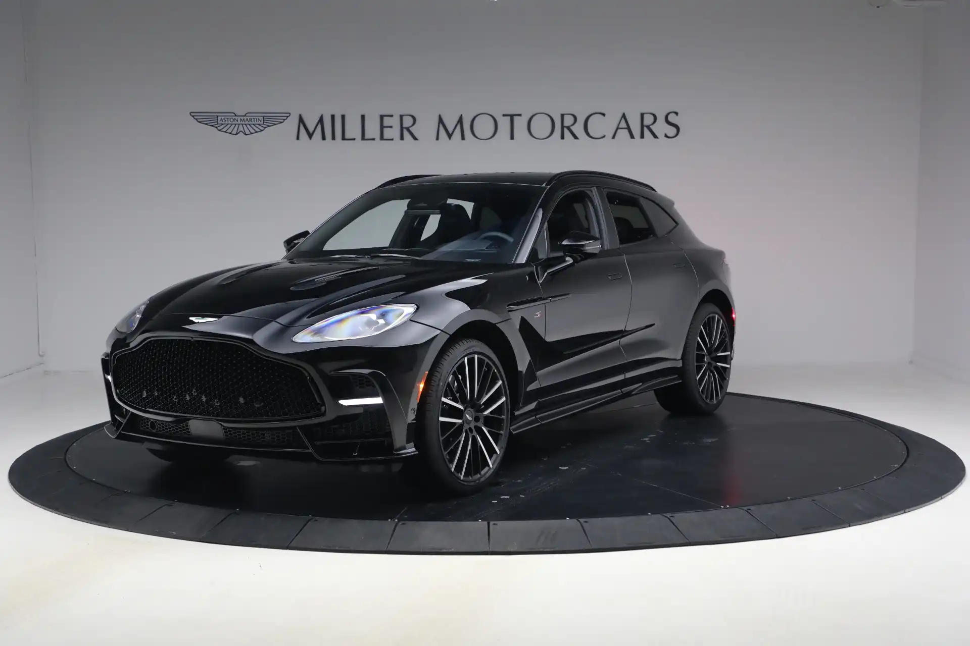2026 Aston Martin DBX 4.0 V8 S AWD's photo