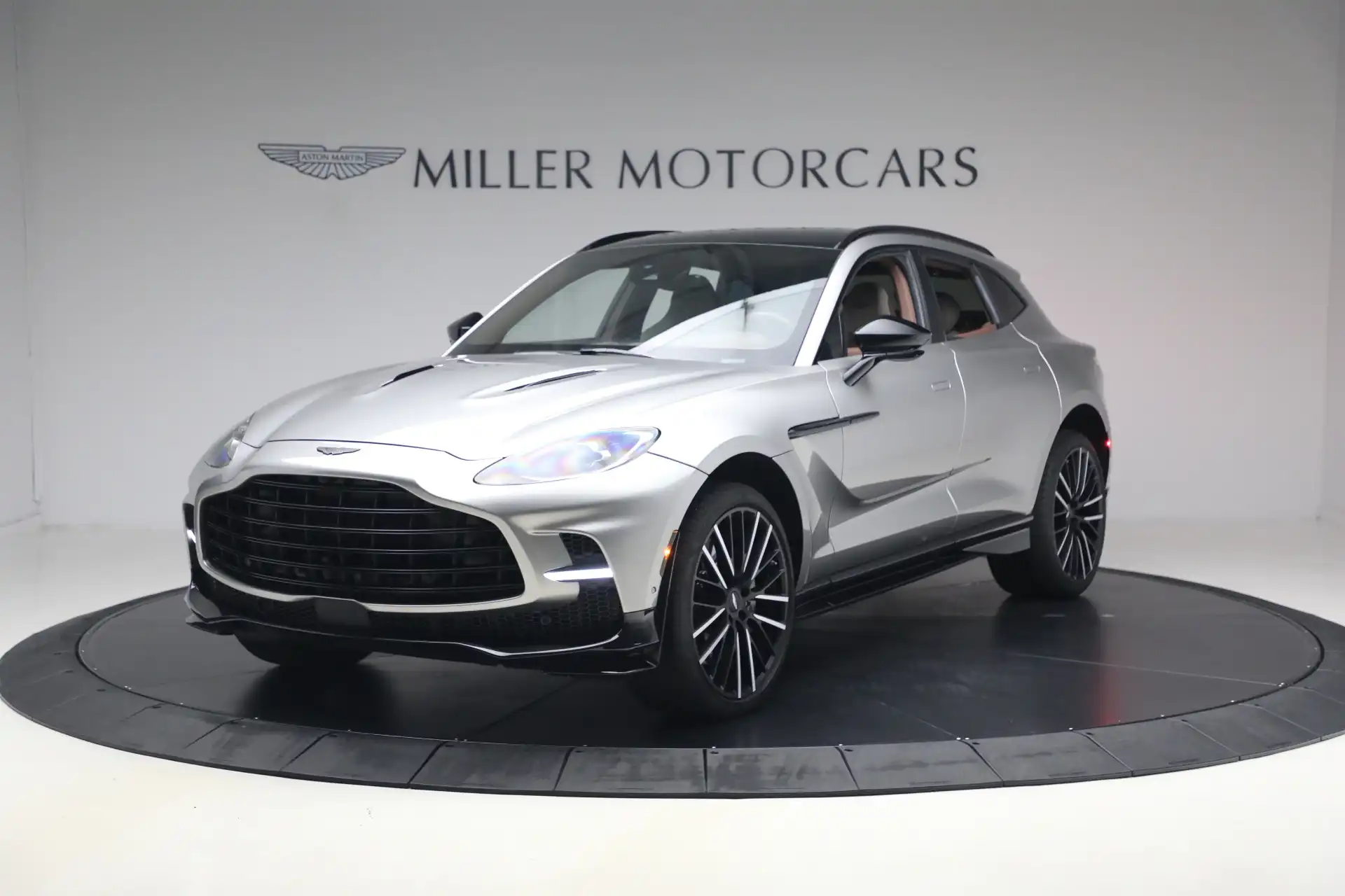 2023 Aston Martin DBX 4.0 V8 707 AWD's photo
