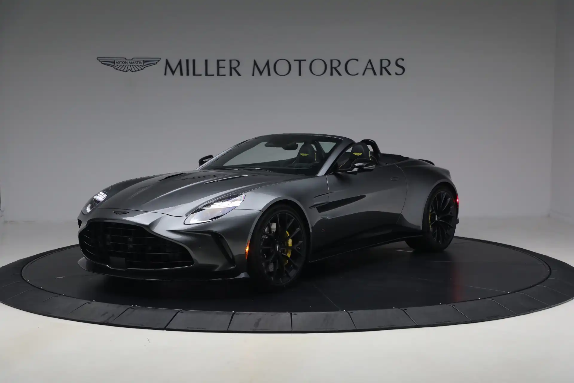 2026 Aston Martin Vantage 4.0 V8 Roadster's photo