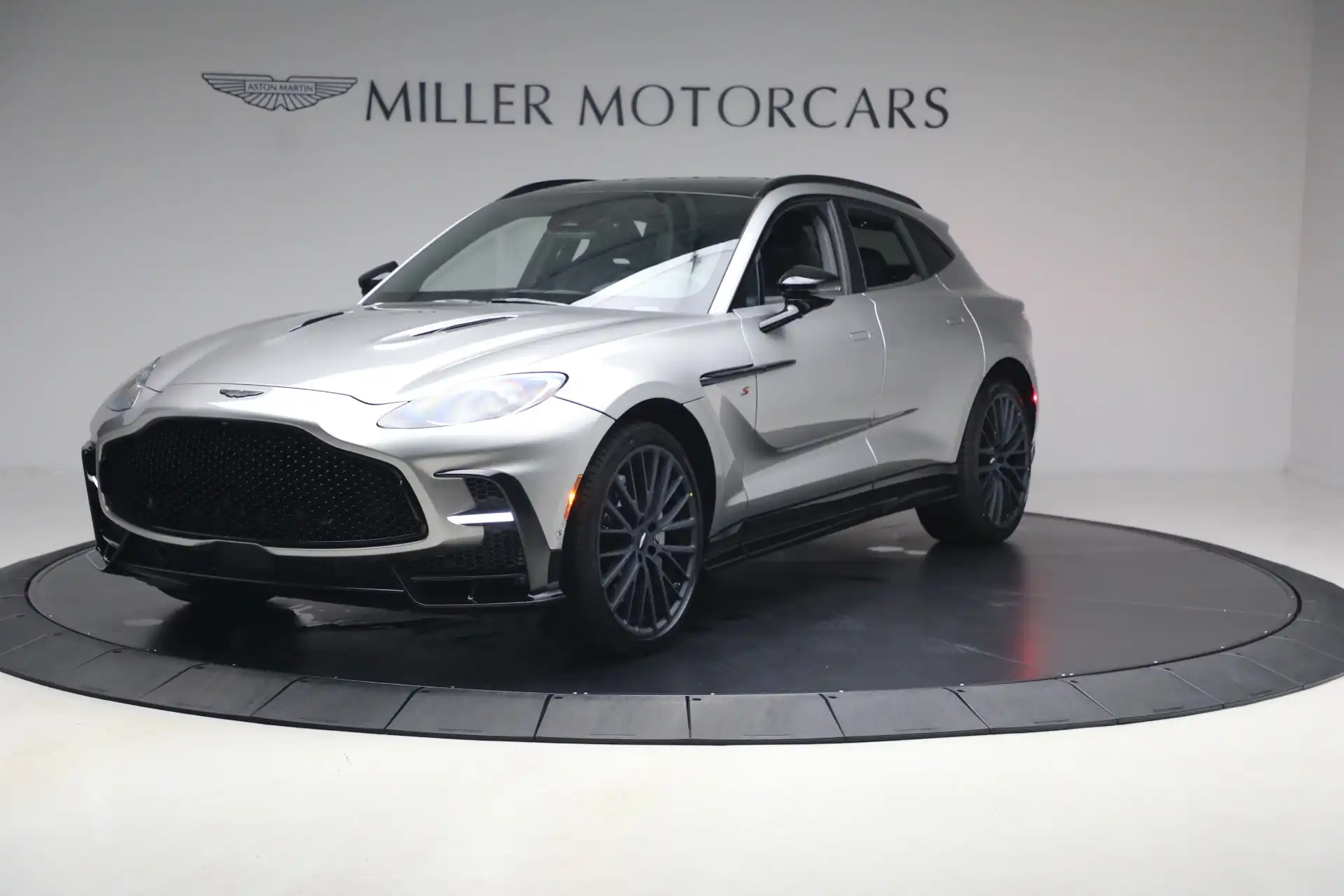 2026 Aston Martin DBX 4.0 V8 S AWD's photo