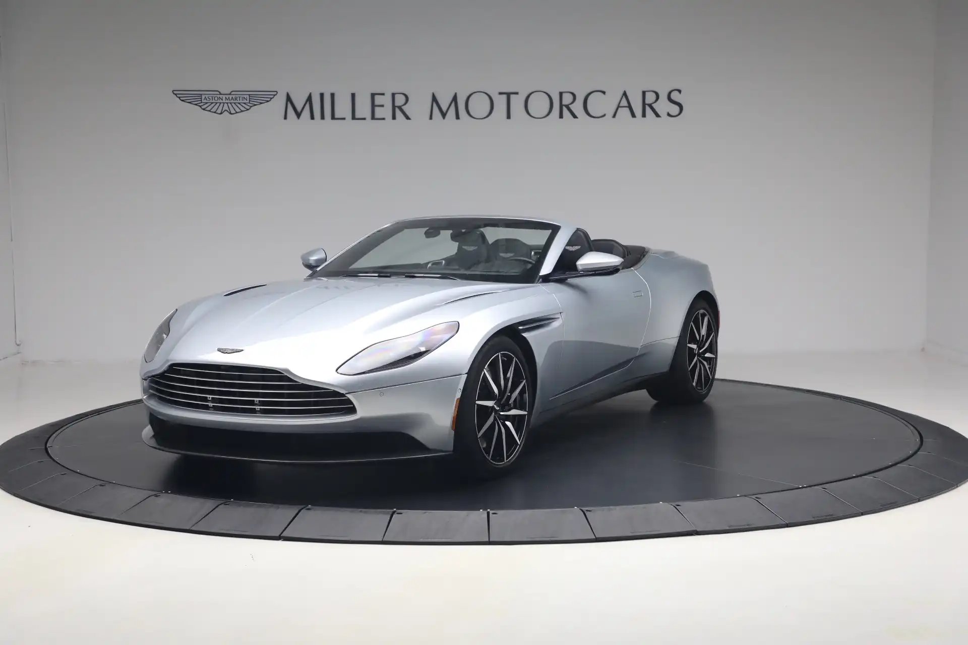 2019 Aston Martin DB11 V8 Volante's photo