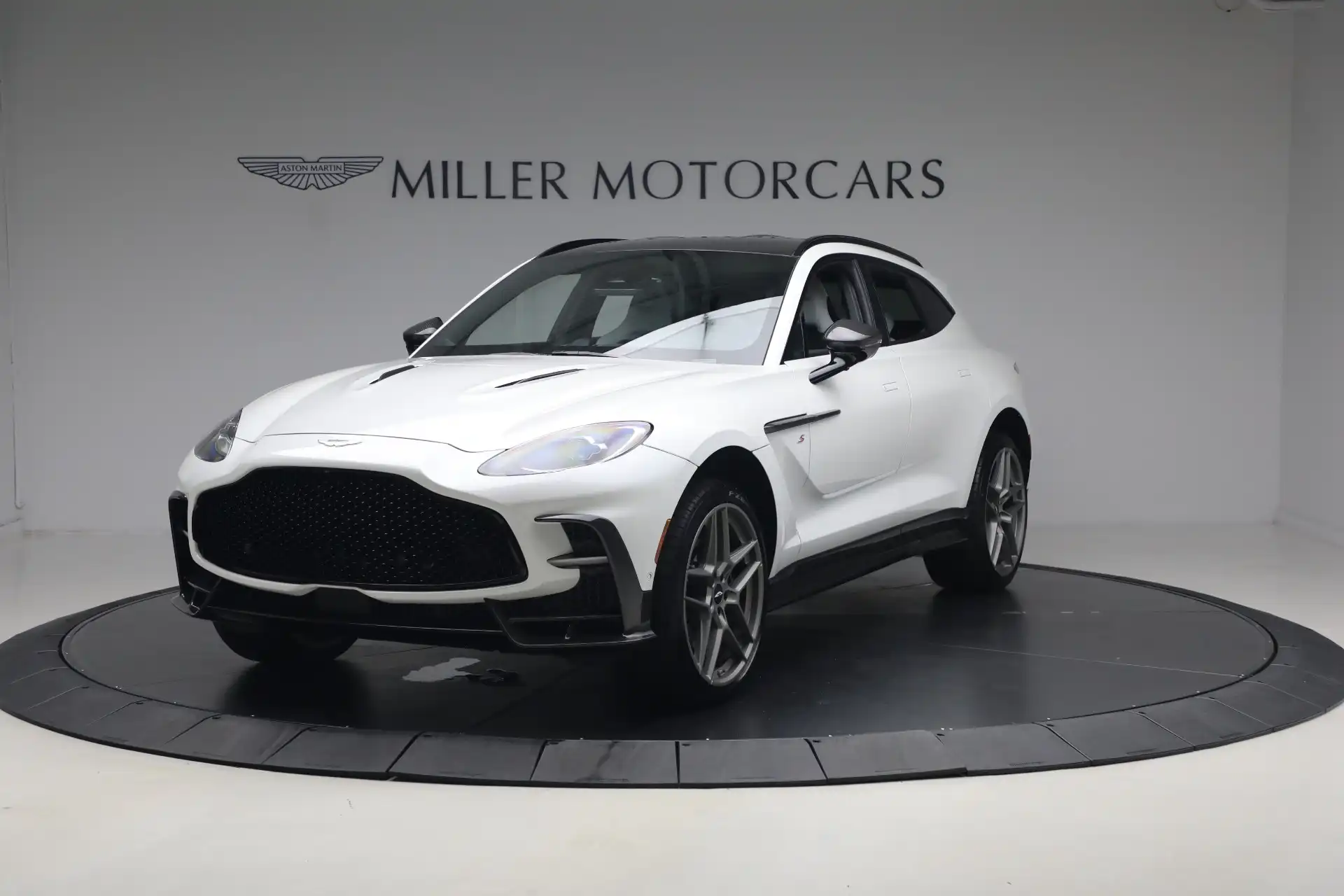 2026 Aston Martin DBX 4.0 V8 S AWD's photo