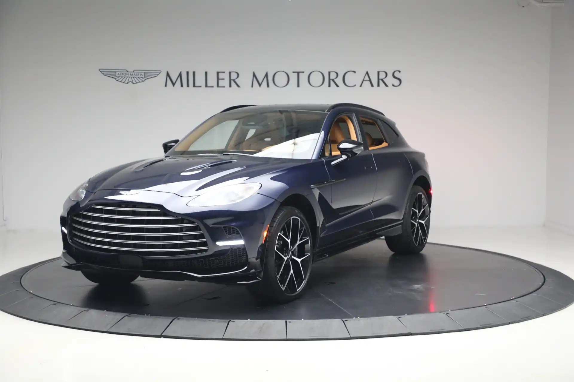 2026 Aston Martin DBX 4.0 V8 707 AWD's photo