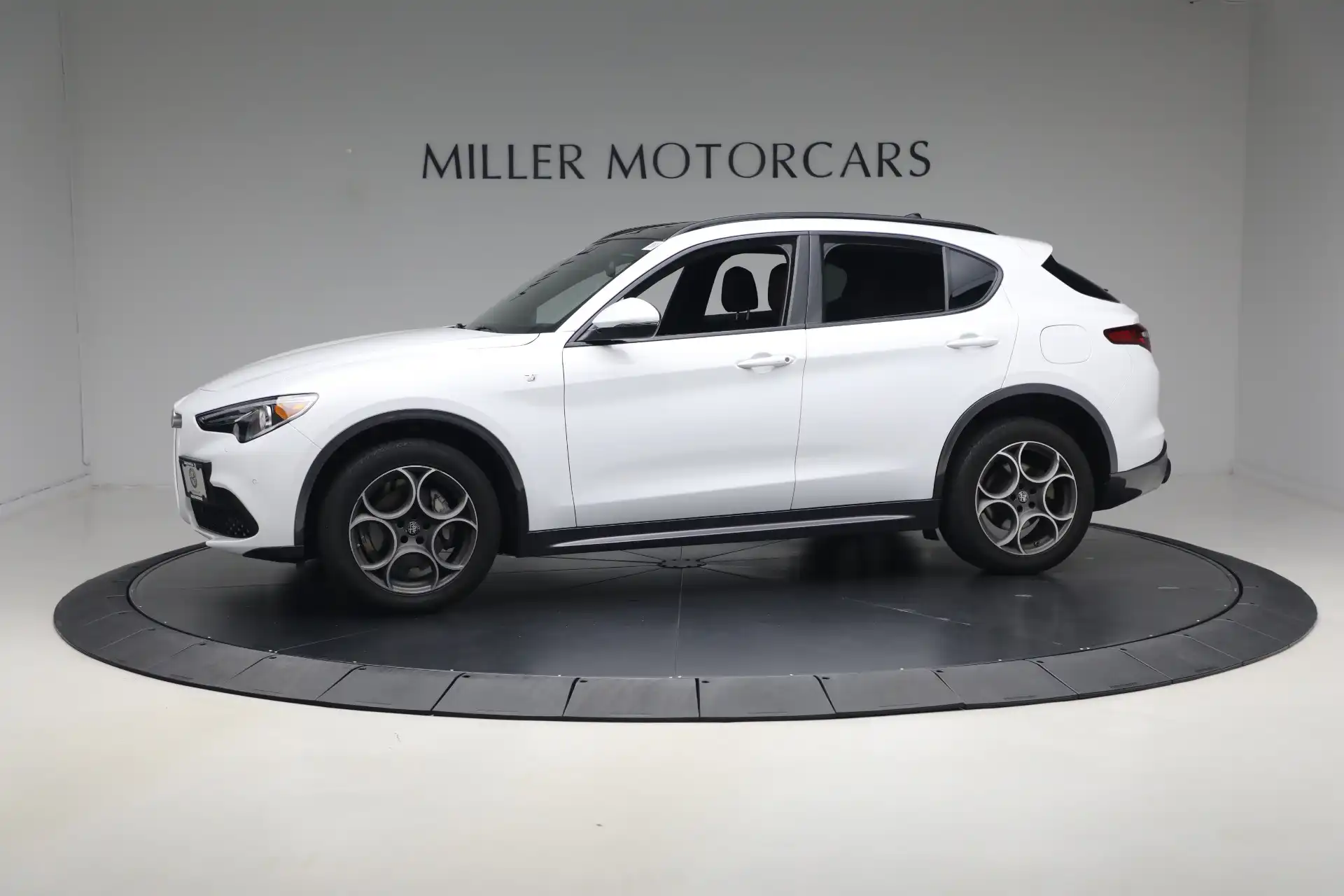 2023 Alfa Romeo Stelvio Ti AWD's photo