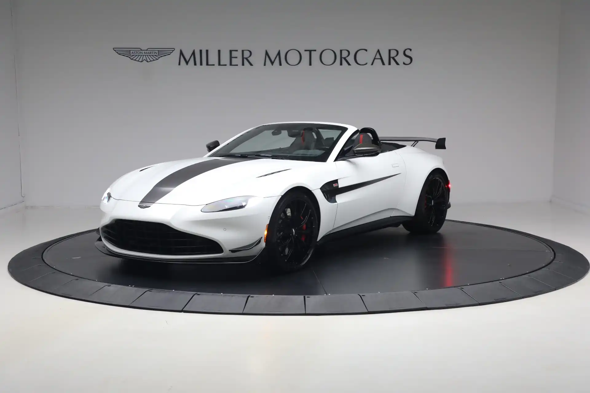 2023 Aston Martin Vantage F1 Roadster's photo