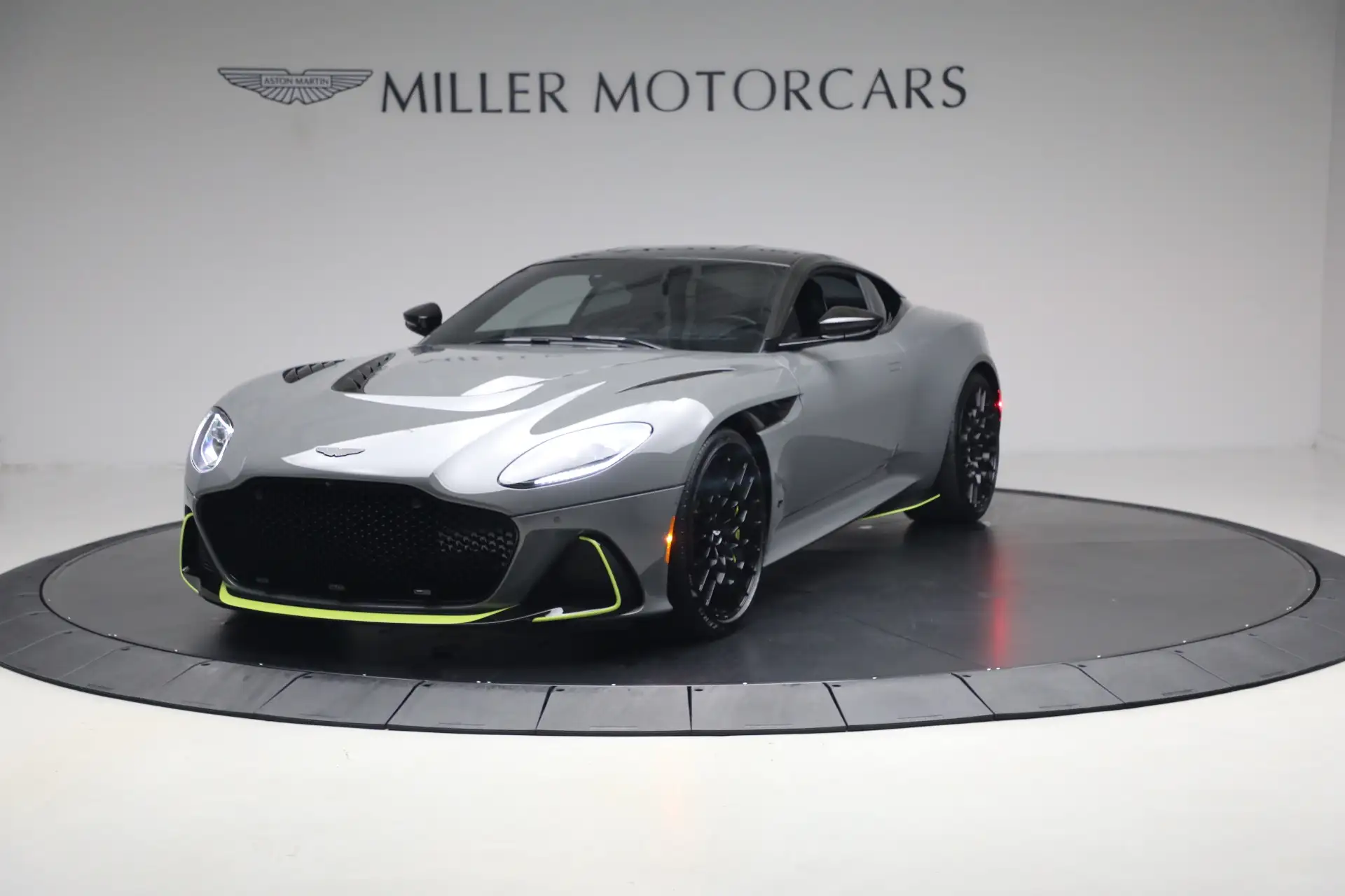 2023 Aston Martin DBS 5.2 V12's photo