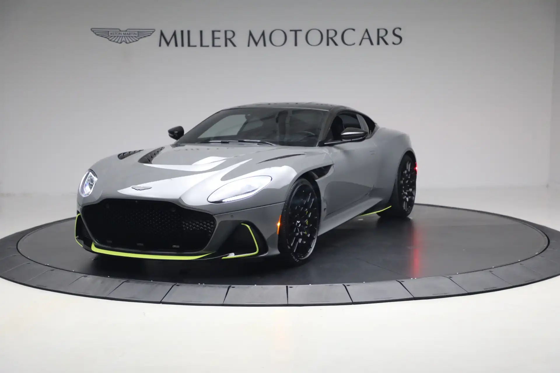 2023 Aston Martin DBS 5.2 V12's photo
