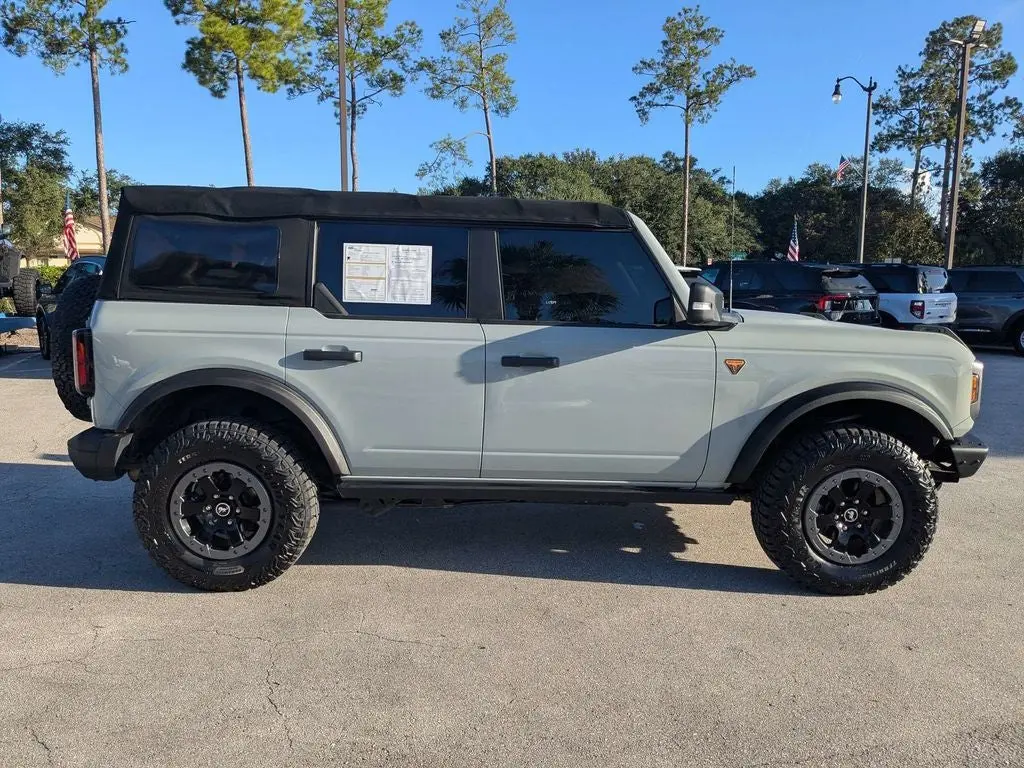 2021 Ford Bronco Badlands 4WD photo 3