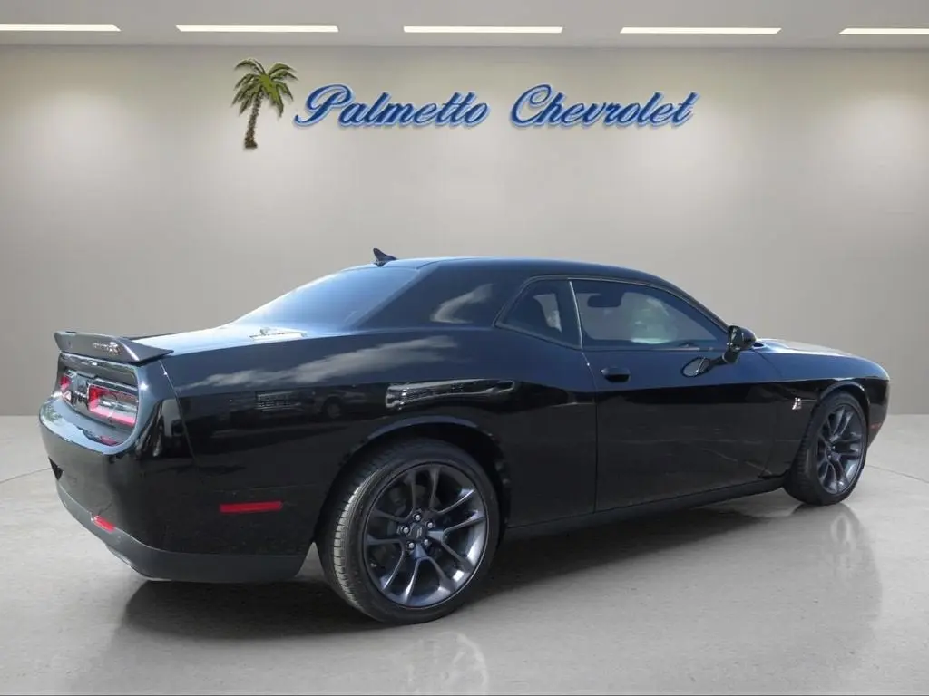 2023 Dodge Challenger R/T Scat Pack photo 3
