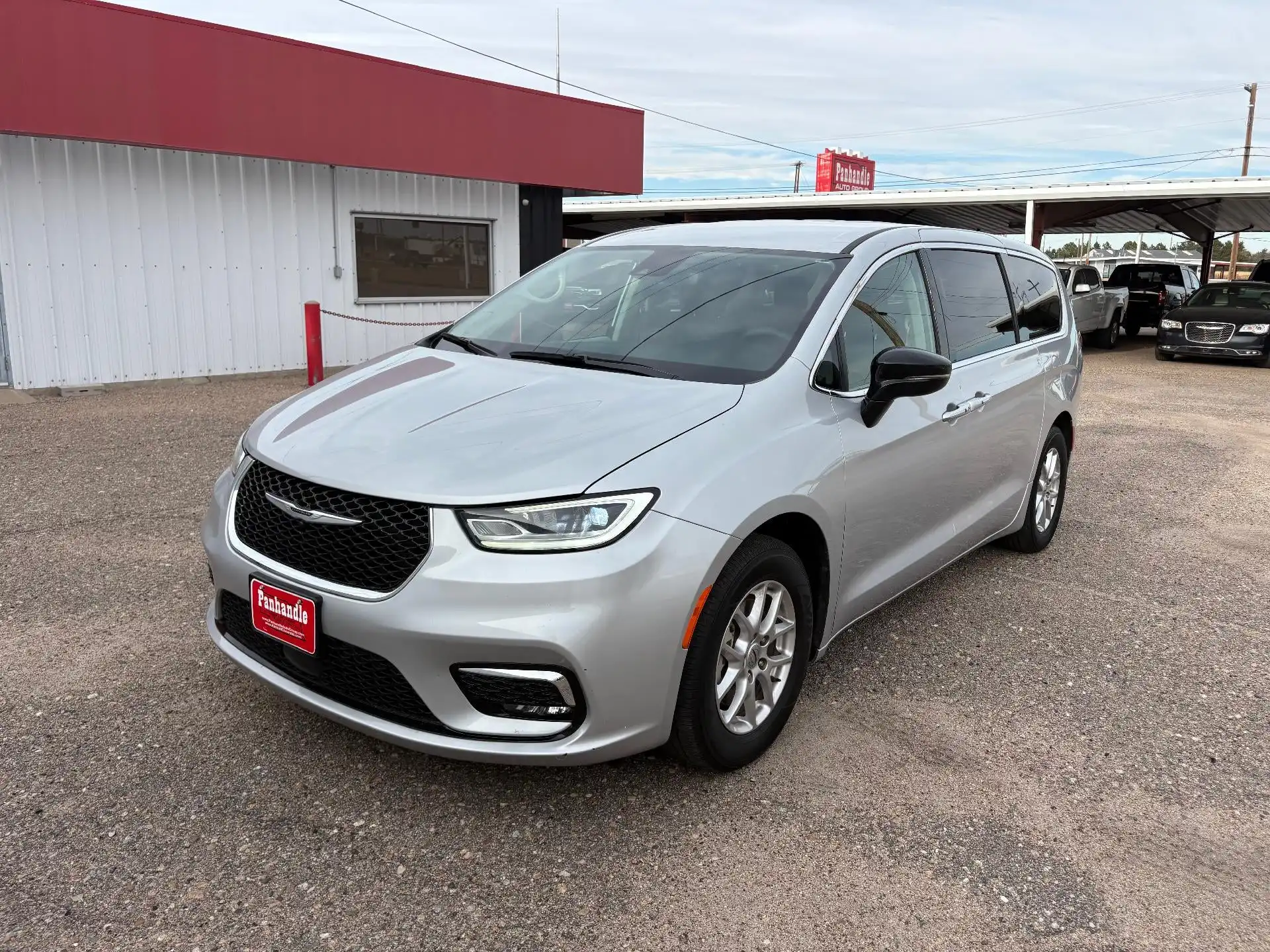 2024 Chrysler Pacifica Touring L's photo