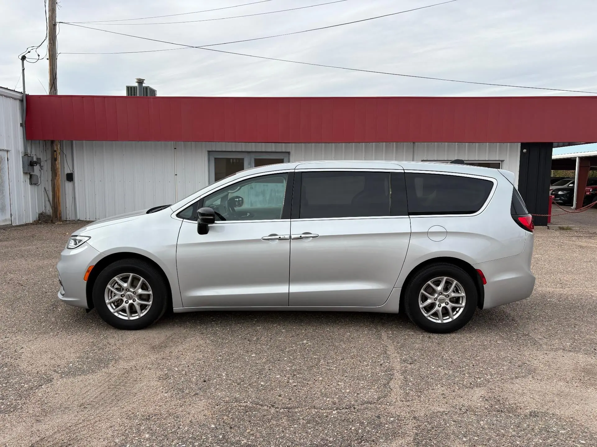 2024 Chrysler Pacifica Touring L photo 3