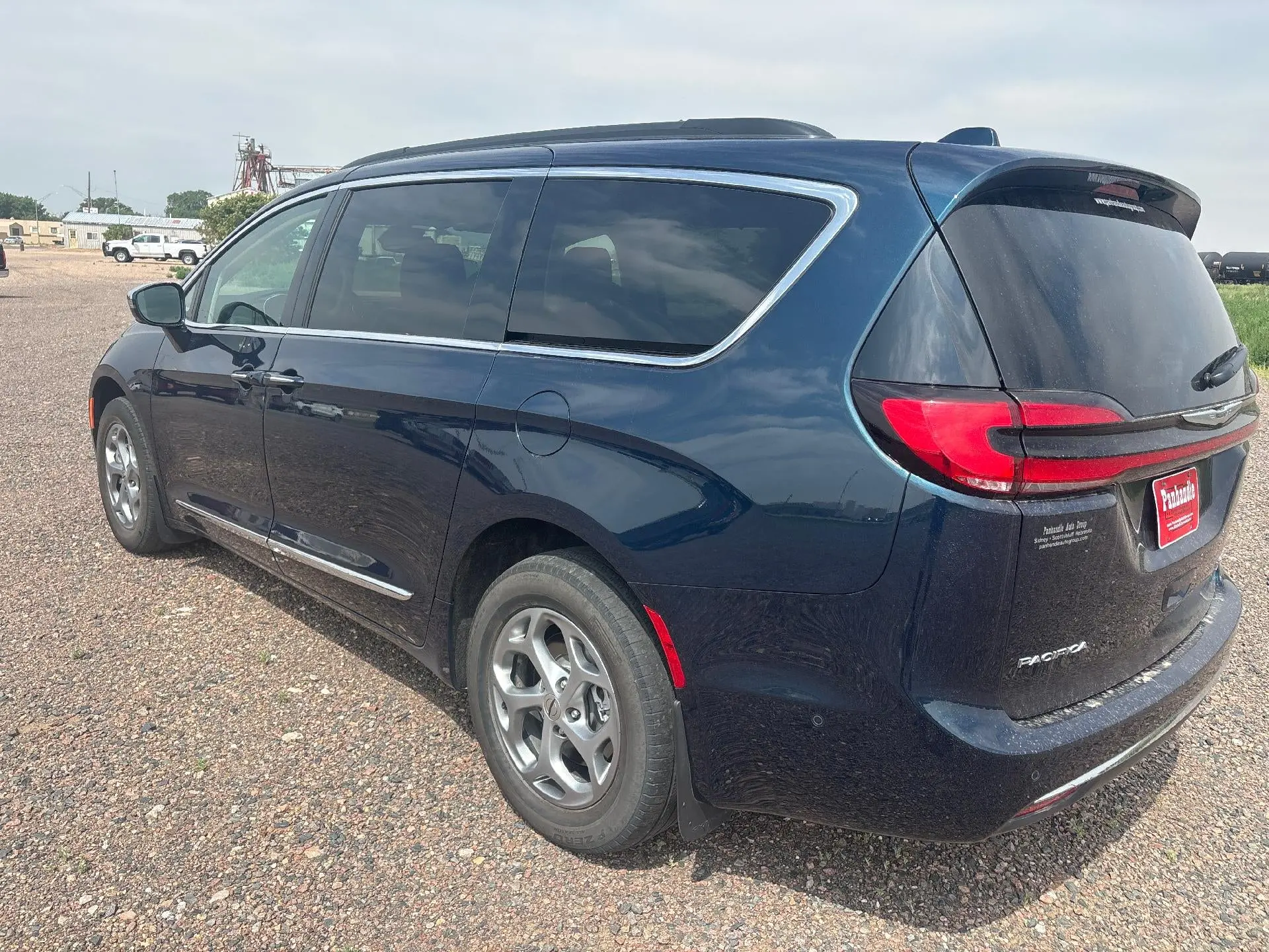2022 Chrysler Pacifica Limited photo 3