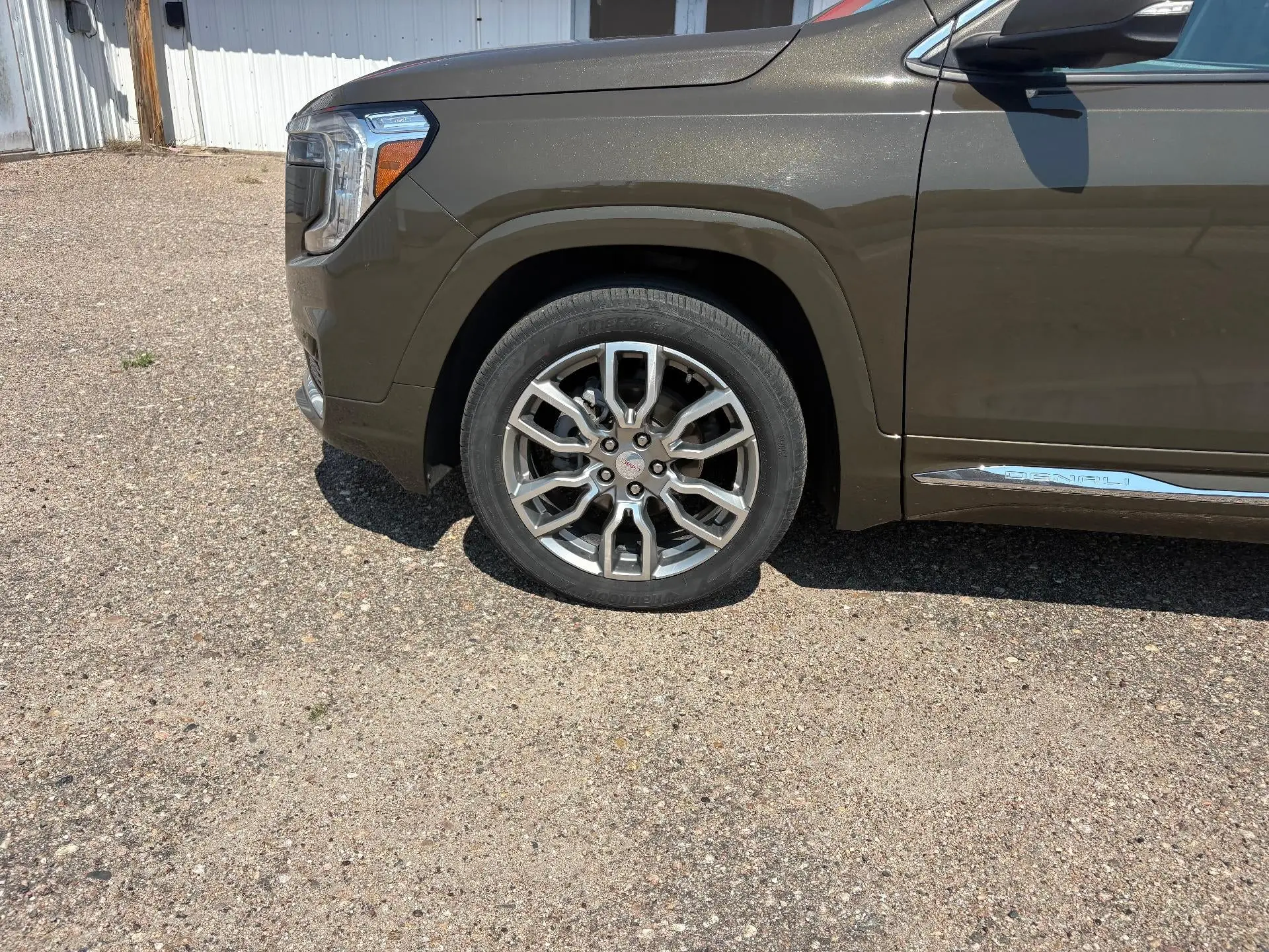 2023 GMC Terrain Denali AWD photo 4