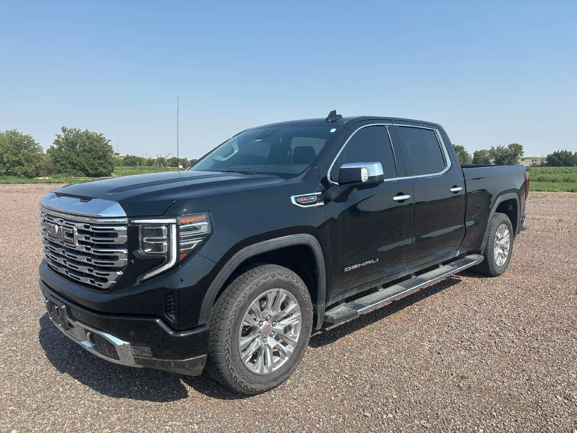 2022 GMC Sierra 4WD Crew Cab Standard Box Denali's photo