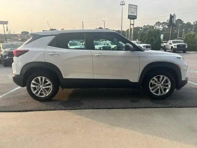 2023 Chevrolet Trailblazer LS photo 1