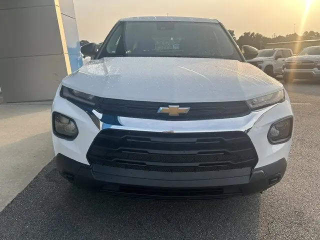 2023 Chevrolet Trailblazer LS photo 3