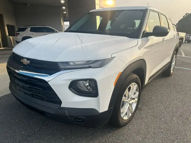 2023 Chevrolet Trailblazer LS photo 4