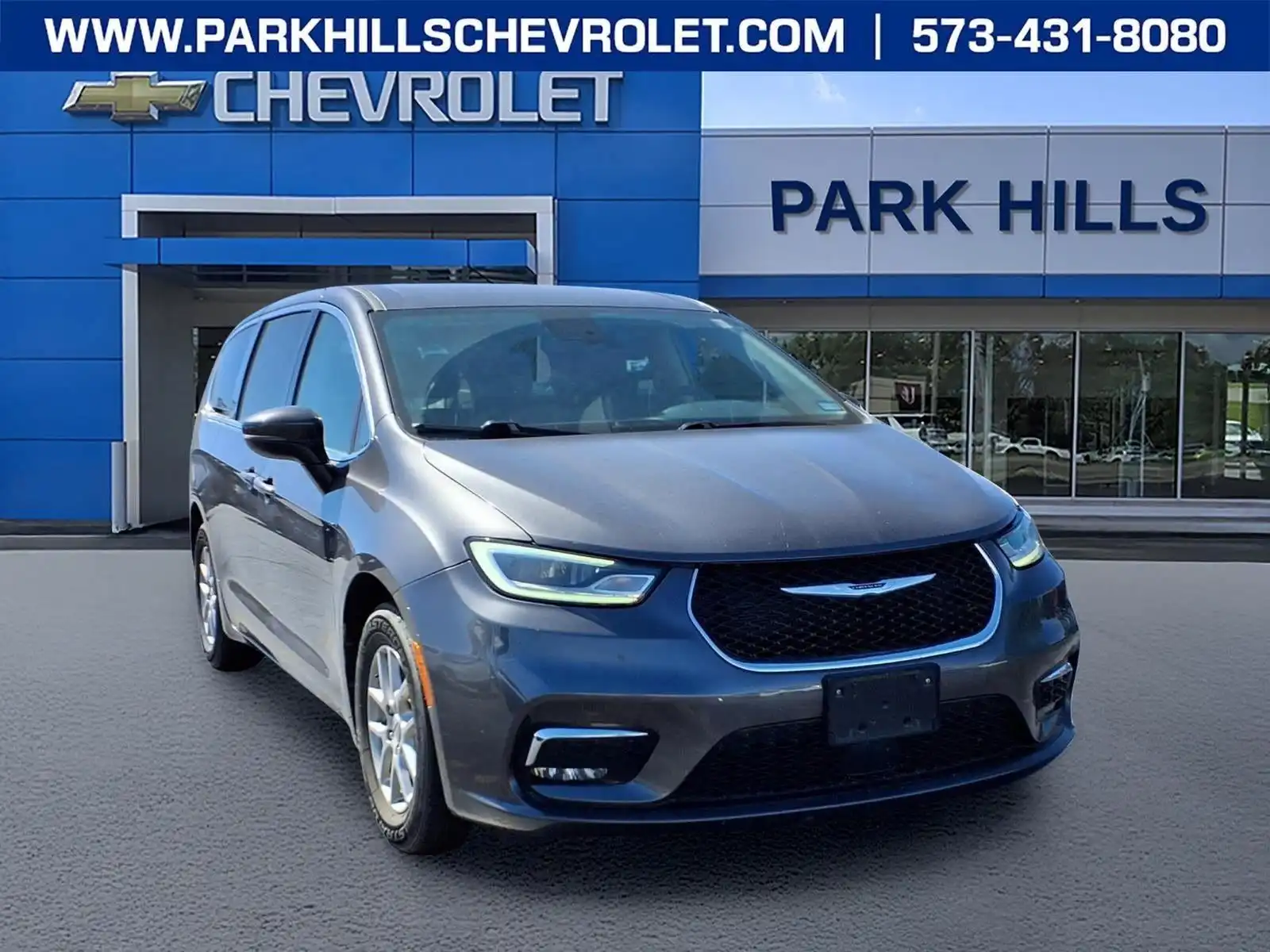 2023 Chrysler Pacifica Touring L's photo