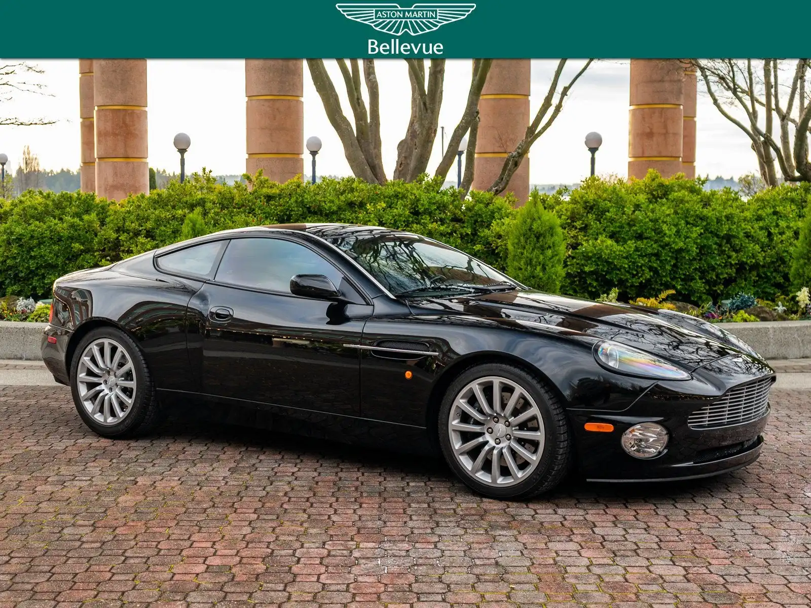 2002 Aston Martin Vanquish's photo